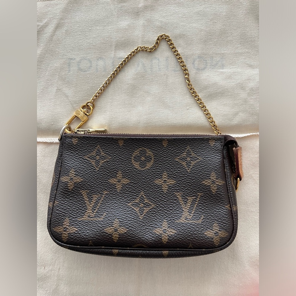 Louis Vuitton Mini Pochette Accessoires in Monogram
